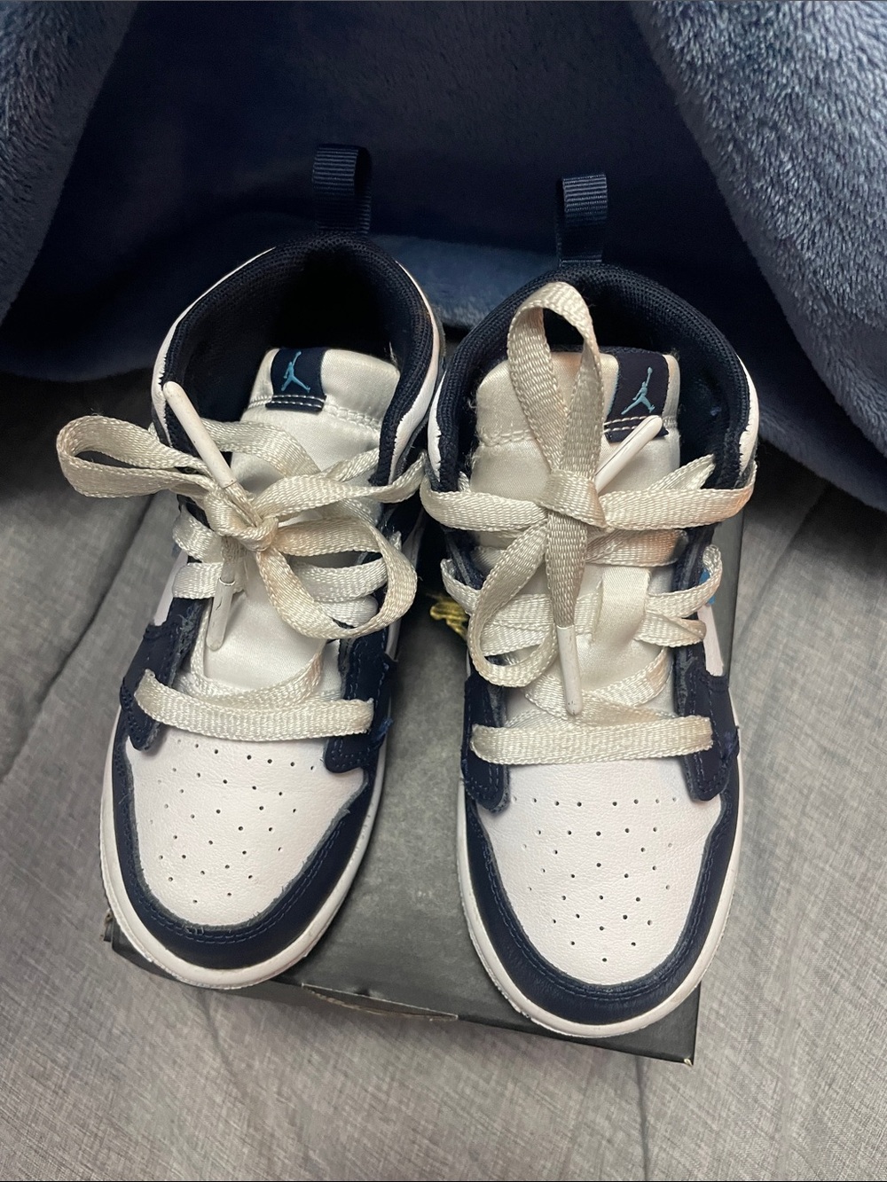 Jordan Kids' Mid White/Navy/Light Blue Sneakers - Picture 6 of 6